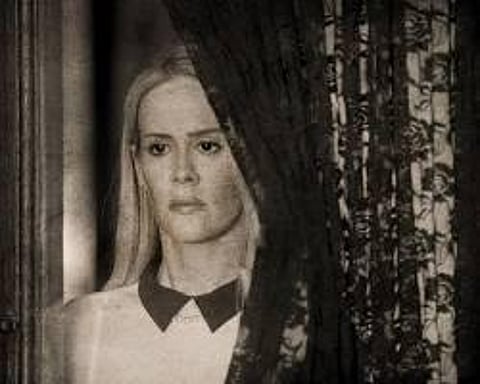 Sarah Paulson in The People v. Larry Flynt