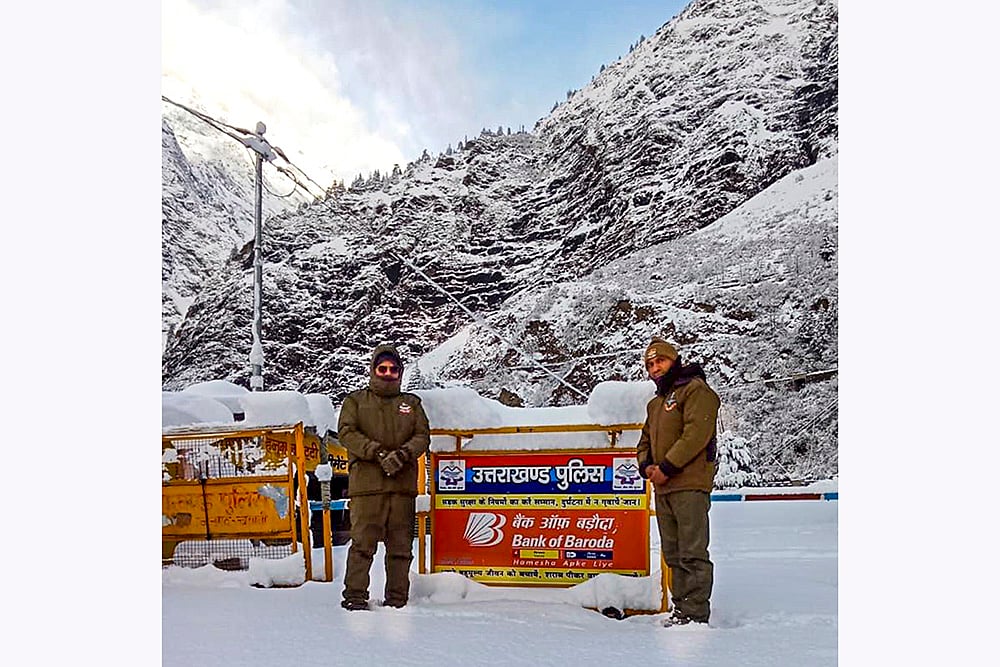 Weather: Fresh snowfall in Chamoli