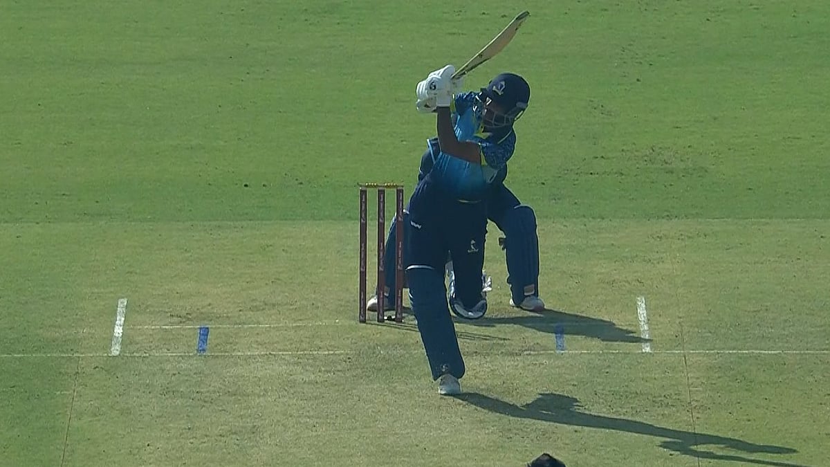 X | BCCI Domestic  : Bengal Cricket team in action. 