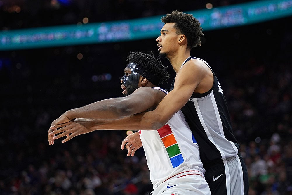 Spurs 76ers Basketball