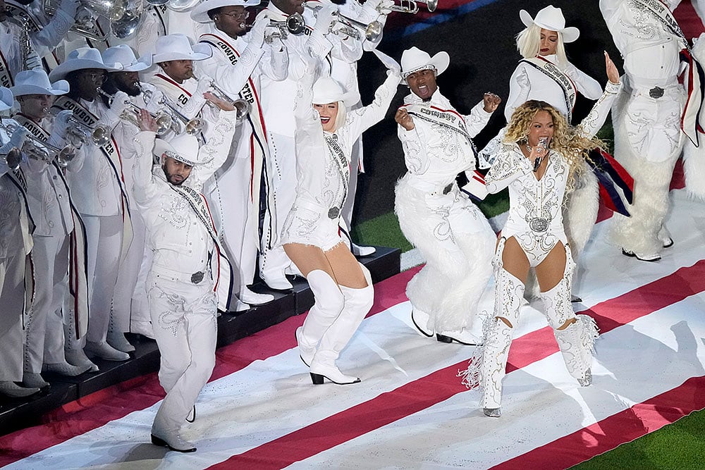 Ravens vs Texans NFL Football Christmas Halftime Show Photos: Beyoncé