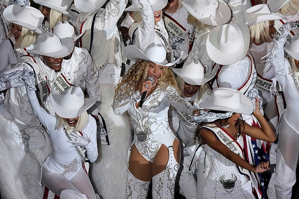 Ravens vs Texans NFL Football Christmas Halftime Show Photos: Beyoncé 
