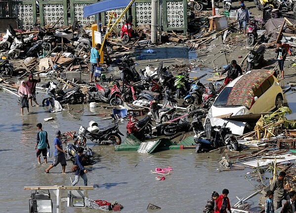 AP : Tsunami in Indonesia