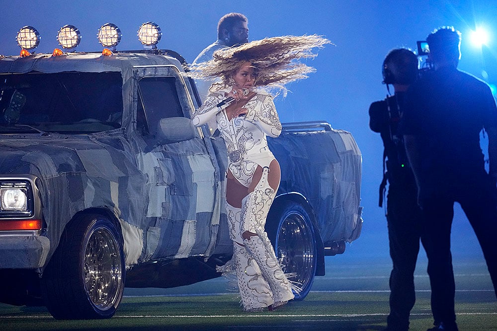 Ravens vs Texans NFL Football Christmas Halftime Show Photos: Beyoncé
