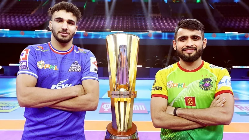 Captains Jaideep (left) and Ankit pose with the Pro Kabaddi League trophy