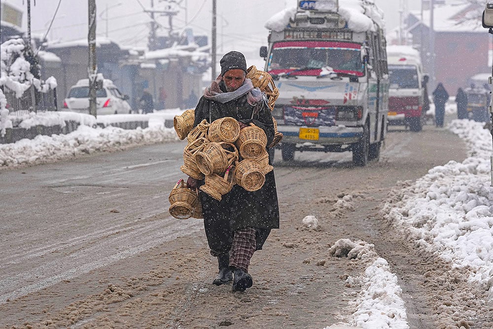 Heavy snowfall in J-K