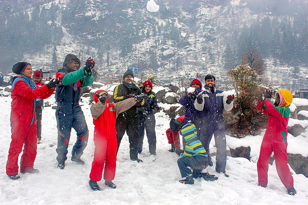 Snowfall in Himalayan region Weather: Snowfall in Manali 