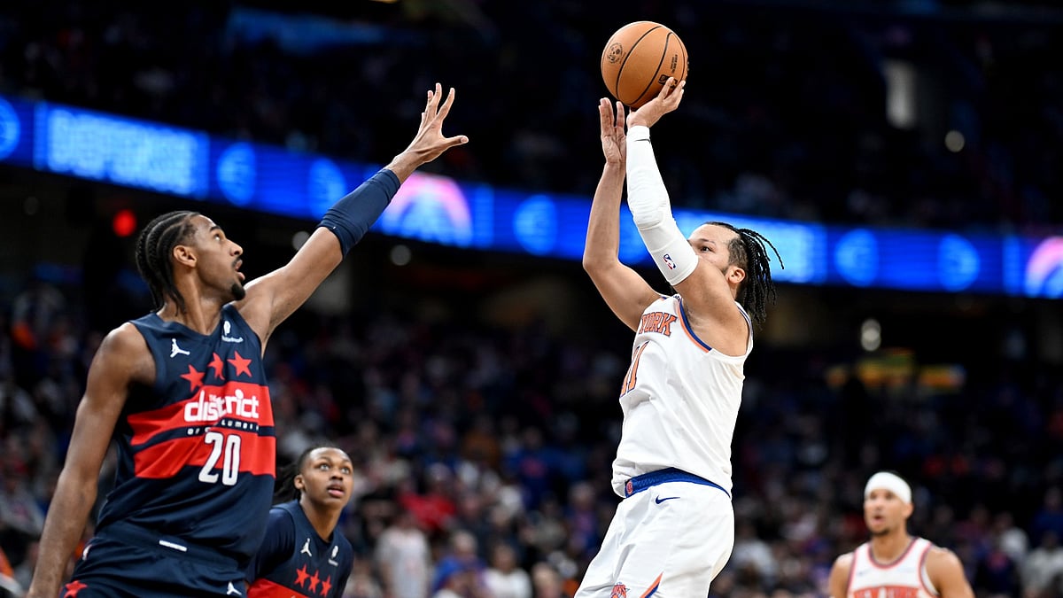 Jalen Brunson #11 of the New York Knicks shoots the ball in overtime against Alexandre Sarr #20 of the Washington Wizards at Capital One Arena on December 28, 2024 in Washington, DC. - null
