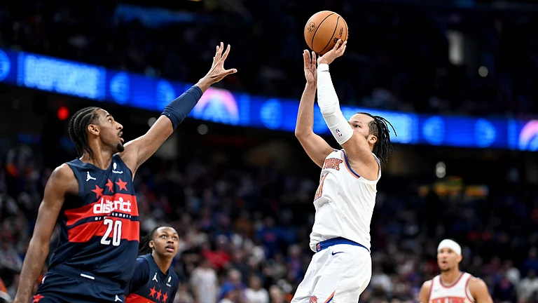 Jalen Brunson #11 of the New York Knicks shoots the ball in overtime against Alexandre Sarr #20 of the Washington Wizards at Capital One Arena on December 28, 2024 in Washington, DC. - null