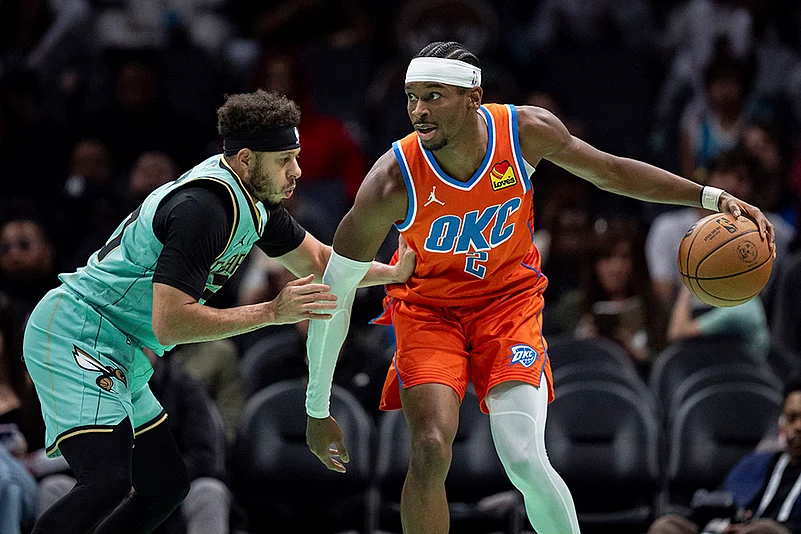 NBA 2024-25 Oklahoma City Thunder vs Charlotte Hornets basketball game pics: Seth Curry