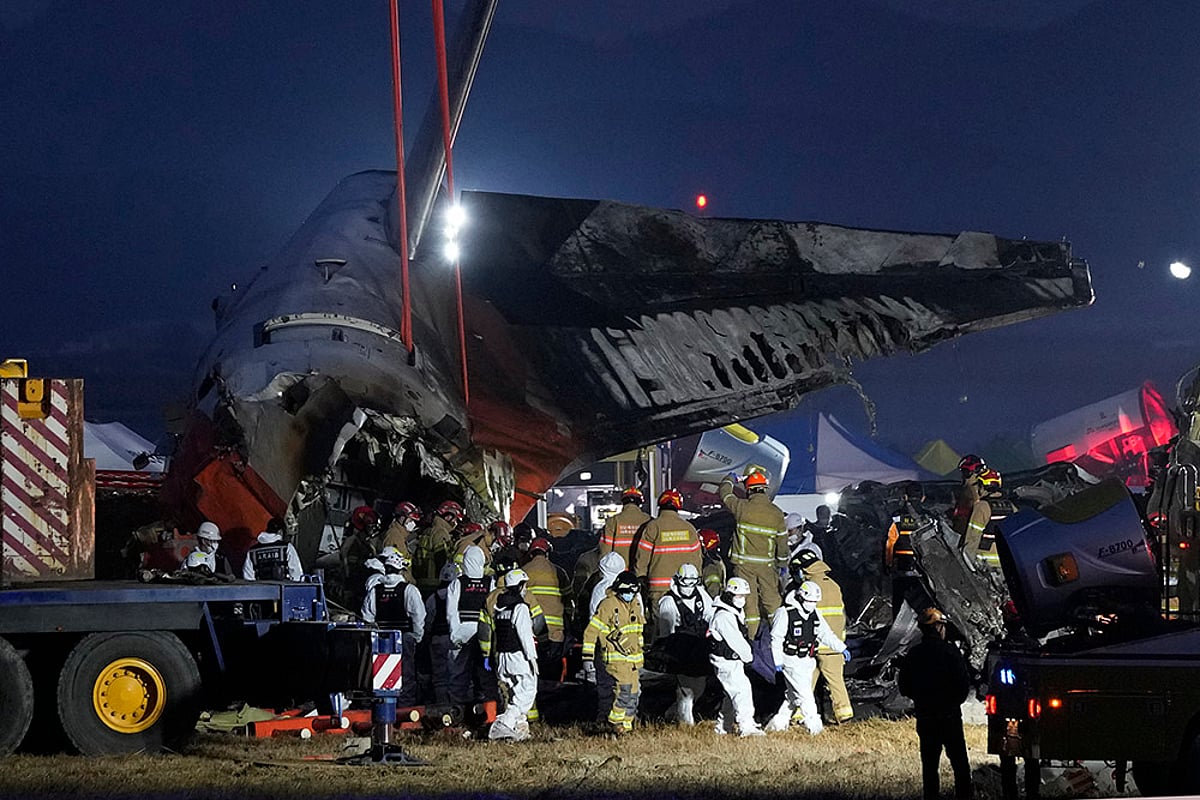 South Korea air accident Jeju Air jet crash photos: 1