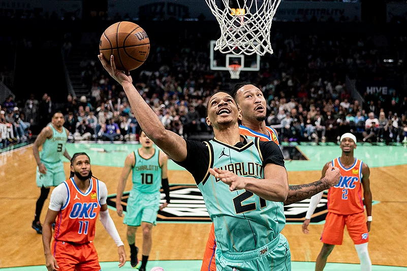 NBA 2024-25 Oklahoma City Thunder vs Charlotte Hornets basketball game pics: Isaiah Wong