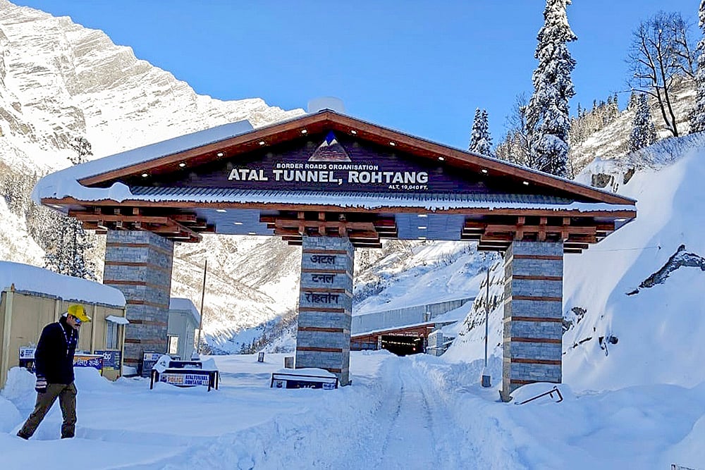 Weather: Fresh snowfall in HP