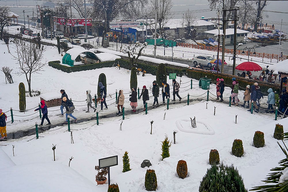 Snowfall in Himalayan region Weather: Fresh snowfall in Srinagar 