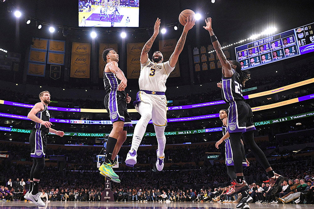 NBA 2024-25 Los Angeles Lakers vs Sacramento Kings basketball game pics: Anthony Davis