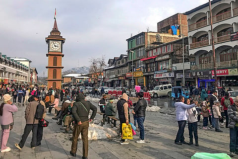 Weather: Snowfall in Srinagar
