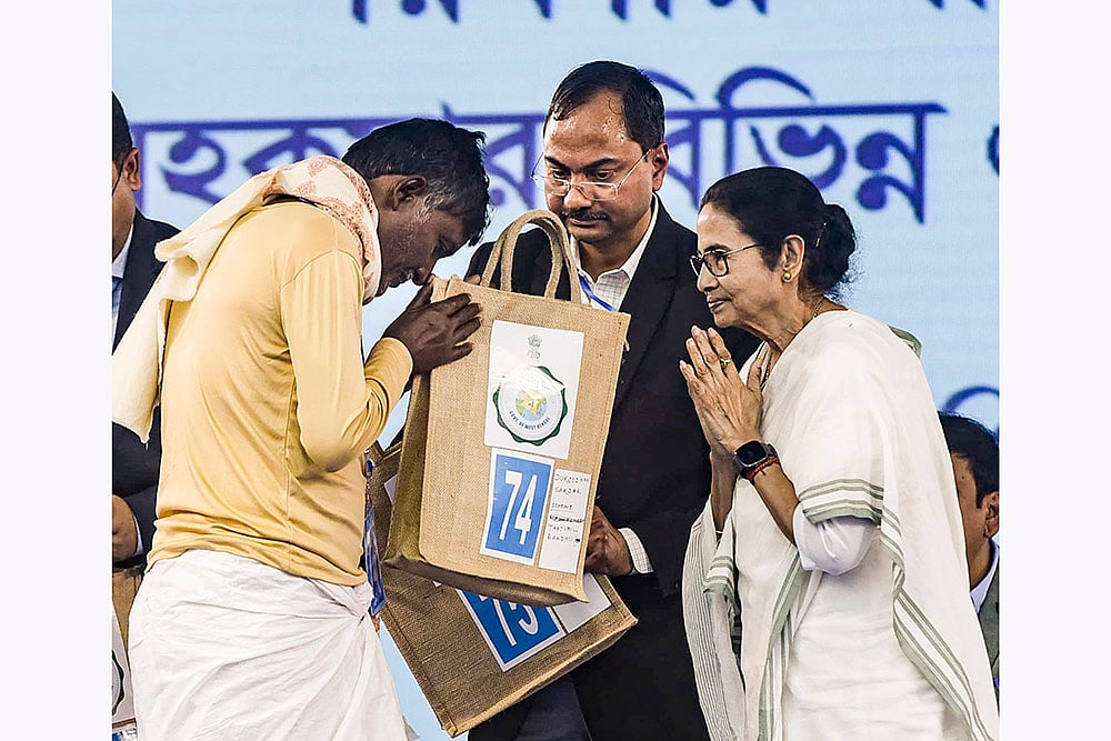 WB CM at public distribution programme