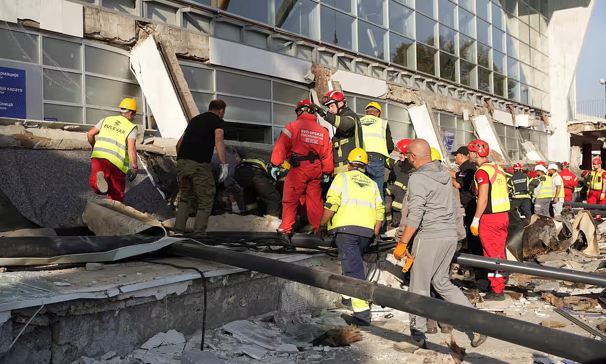Interior Ministry of Serbia : A service team exams the extent of the damage in the railway station