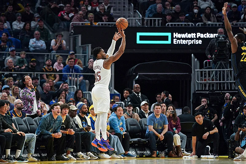 NBA Basketball game Cleveland Cavaliers vs Golden State Warriors match pics: Donovan Mitchell