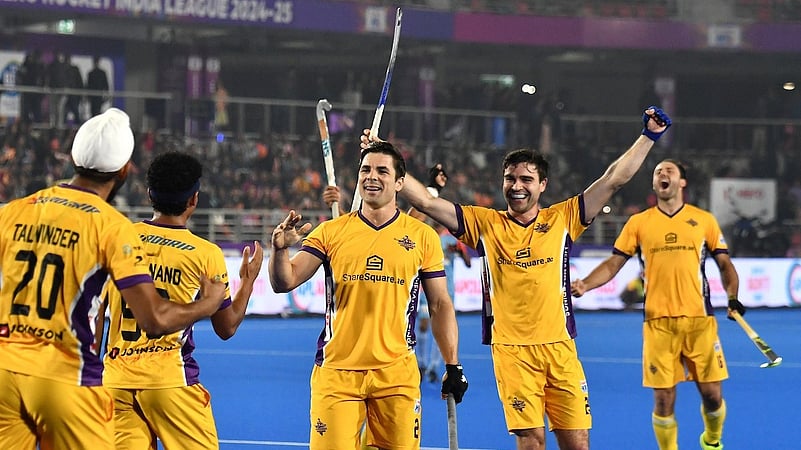 Hyderabad Toofans celebrate after scoring a goal against Delhi SG Pipers