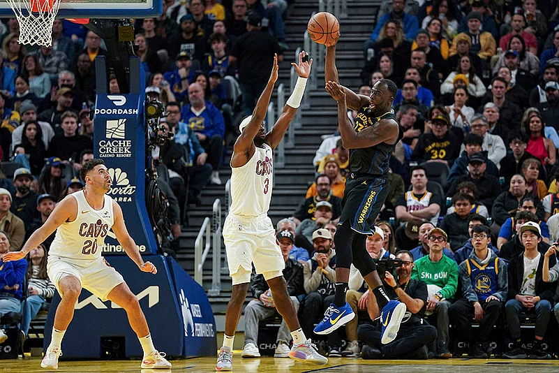 NBA Basketball game Cleveland Cavaliers vs Golden State Warriors match pics: Caris LeVert