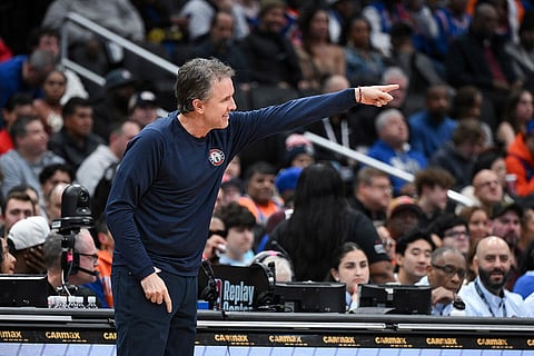 NBA 2024-25: Wizards head coach Brian Keefe gives his team instructions