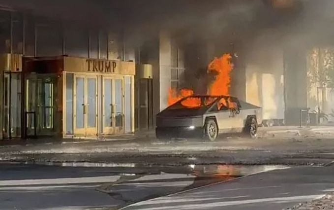 X/ @Oflululemon : Tesla cybertruck explodes outside Trump Tower in Las Vegas