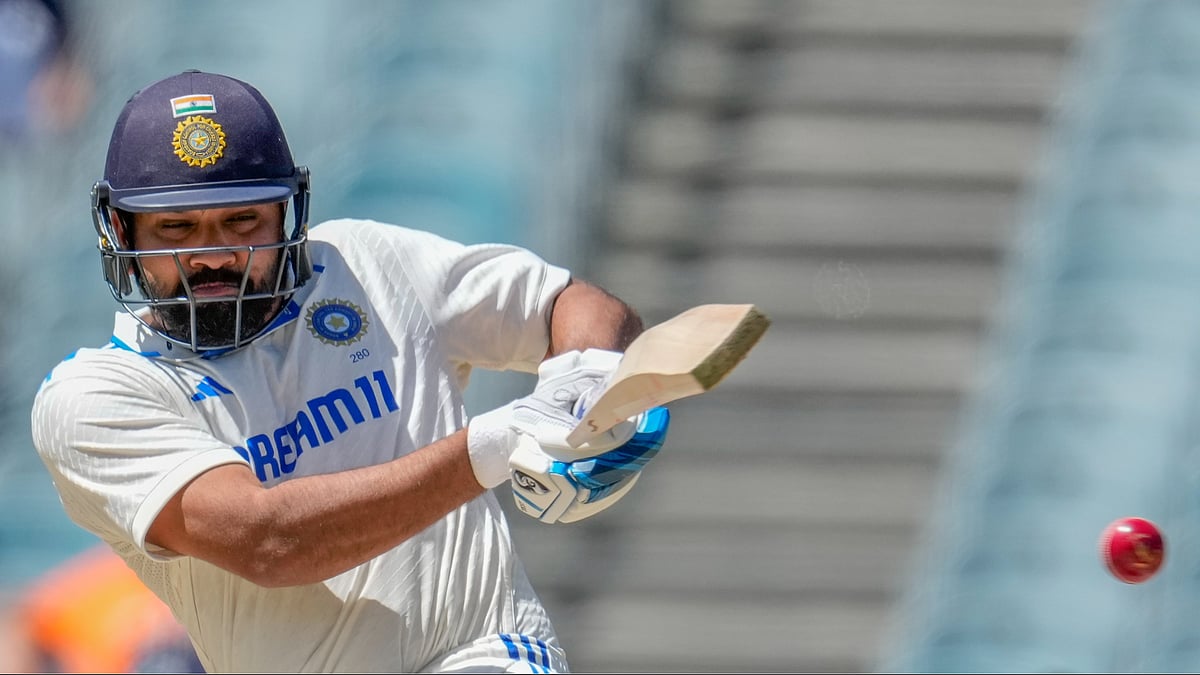 AP Photo/Asanka Brendon Ratnayake : India's captain Rohit Sharma plays a shot during play on the last day of the fourth cricket test between Australia and India at the Melbourne Cricket Ground, Melbourne.