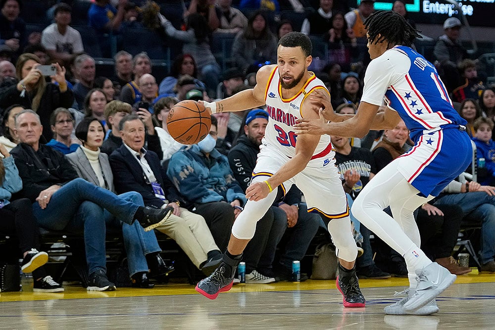 NBA basketball game Philadelphia 76ers vs Golden State Warriors match pics: Stephen Curry