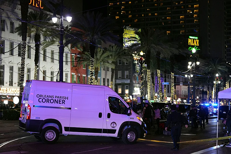 2025 New Orleans truck attack Driver flying ISIS flag rams into crowd in Bourbon Street: 4