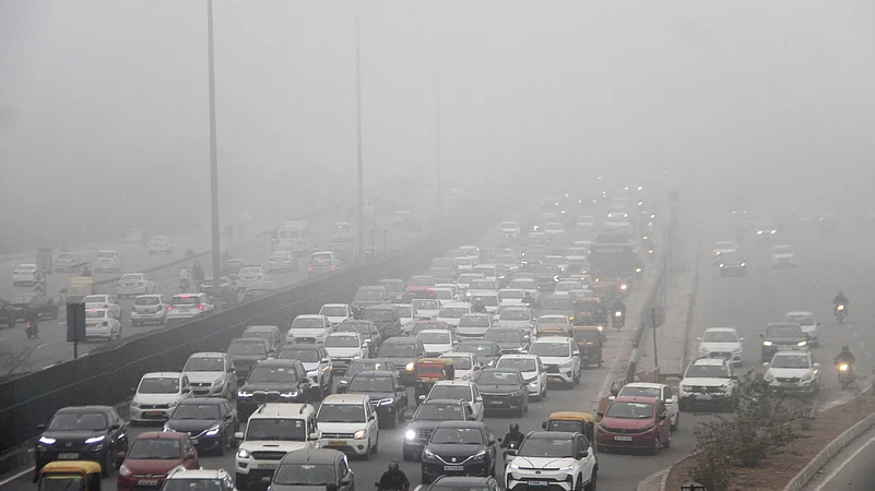 Thick layer of smog blankets Delhi