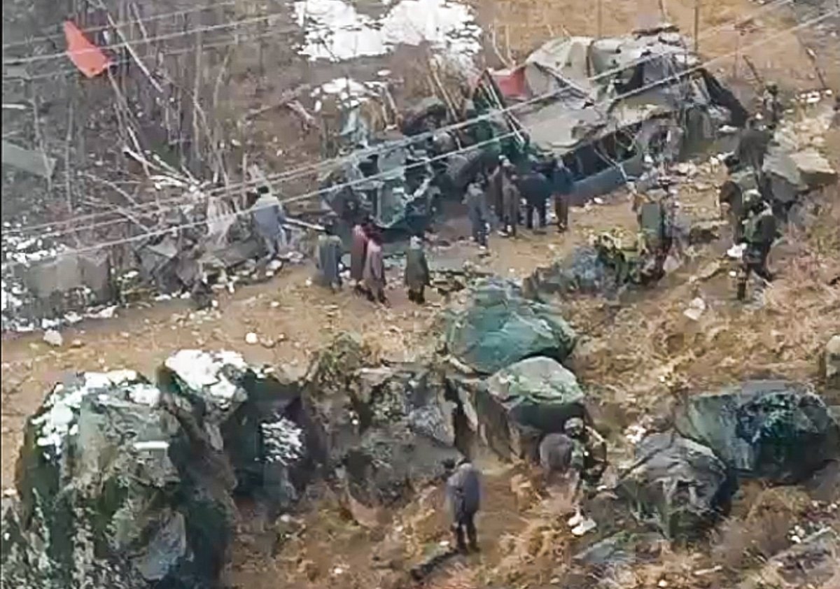 PTI : Army vehicle falls into gorge in J-K's Bandipora