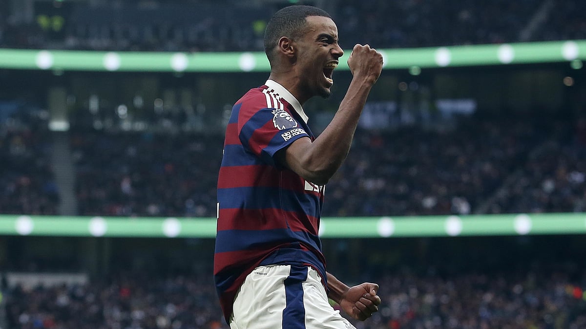 Alexander Isak celebrates against Spurs - null
