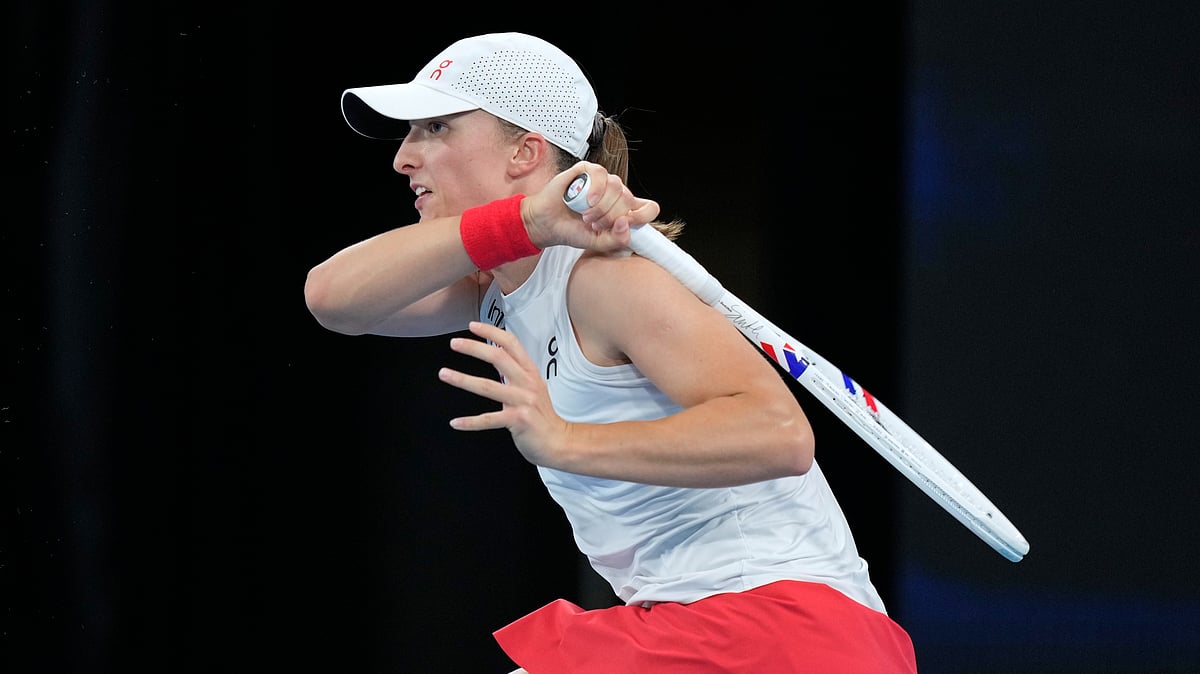 AP Photo/Rick Rycroft : Poland's Iga Swiatek hits a forehand to Coco Gauff of the U.S. during their final match at the United Cup tennis tournament in Sydney.