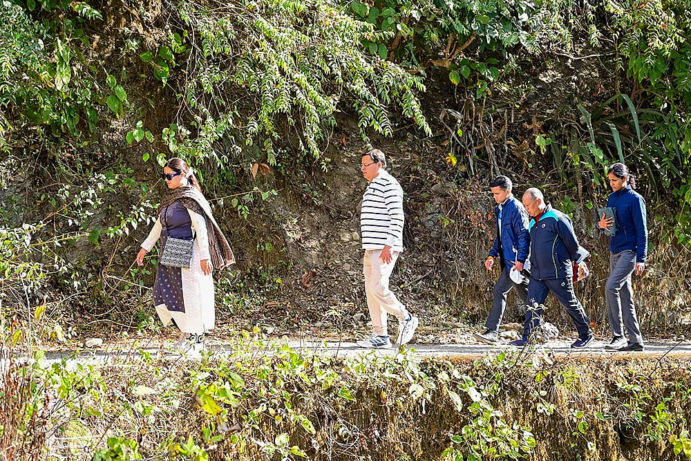 Pushkar Dhami trekked on Dehradun-Mussoorie route