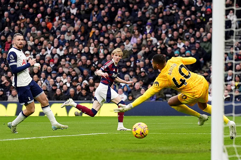 English Premier League soccer match Tottenham and Newcastle photos: Anthony Gordon