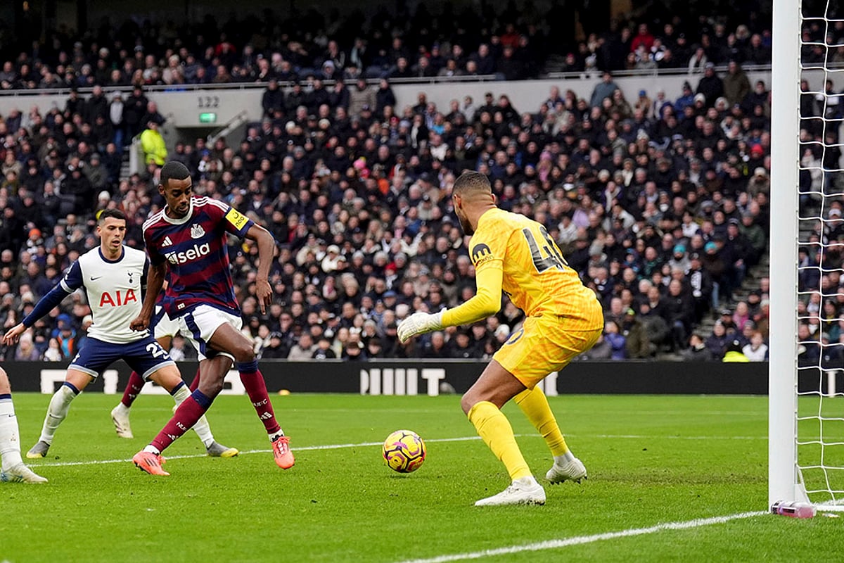 English Premier League soccer match Tottenham and Newcastle photos: Alexander Isak