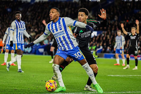 EPL 2024-25: Arsenal's Ethan Nwaneri, background, duels for the ball with Brighton's Pervis Estupinan