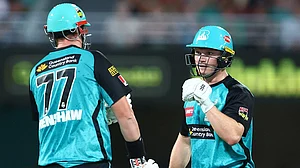 X/BBL : Max Bryant (right) played a crucial knock of 72 to steer his side to victory over Sydney Thunder.