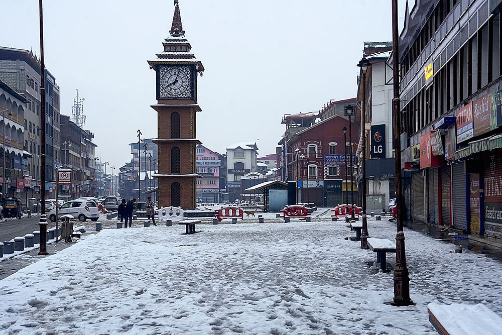 Snowfall in Srinagar