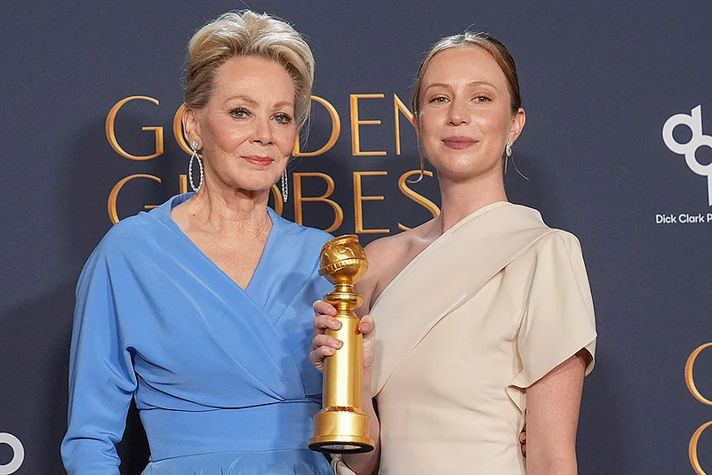 Golden Globes 2025 82nd Golden Globes Award pictures: Jean Smart and Hannah Einbinder