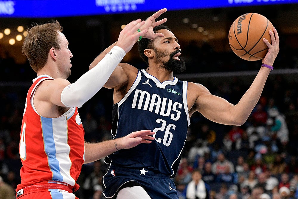 NBA Basketball game Memphis Grizzlies vs Dallas Mavericks match photo: Spencer Dinwiddie