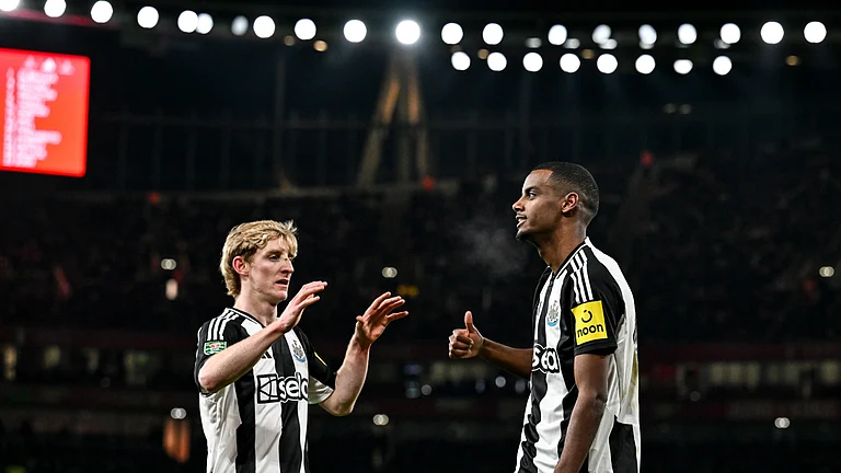Anthony Gordon and Alexander Isak were both on target in the first leg of the EFL Cup semi-finals - null