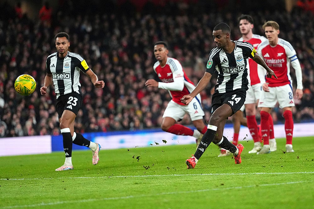 EFL Cup Semi final first-leg Arsenal Vs Newcastle United soccer match photos: Alexander Isak