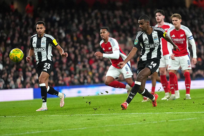 EFL Cup Semi final first-leg Arsenal Vs Newcastle United soccer match photos: Alexander Isak