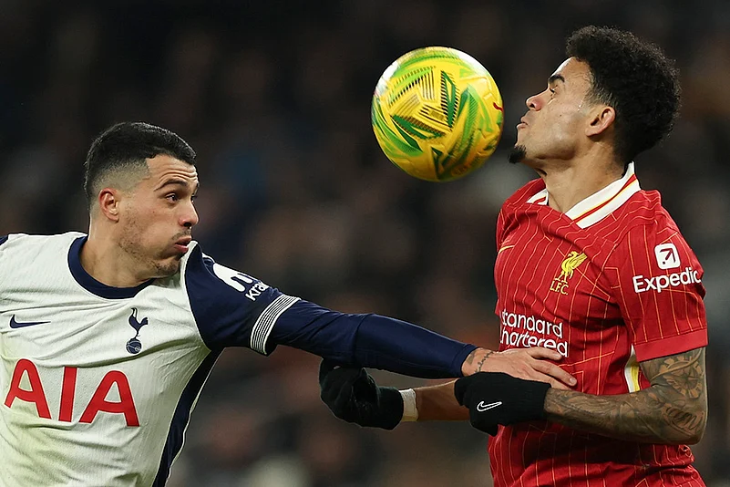English League Cup Semi Final first leg Tottenham Hotspur vs Liverpool match photos: Pedro Porro