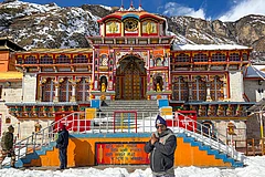 Badrinath Temple Panel Orders Probe Into Donation Embezzlement Allegations - null