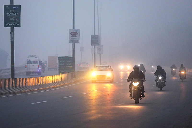North India Weather Fog in Delhi photo: 6