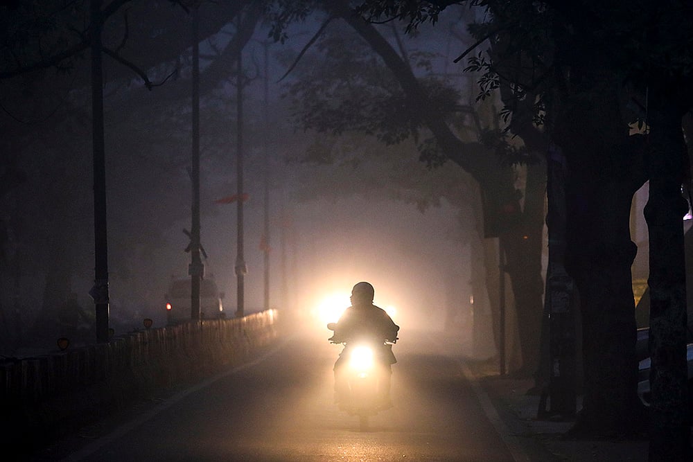 North India Weather Fog in Delhi photo: 3