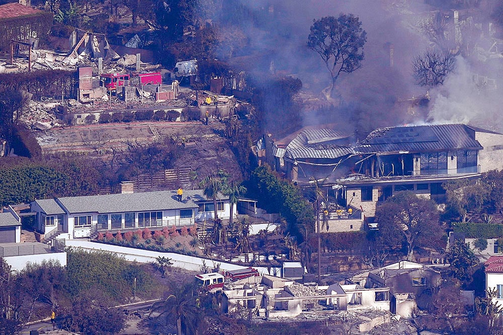 Climate change Wildfire season in the US California Wildfires: Palisades Fire in California
